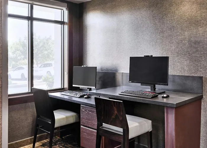 Hotel By Marriott Phoenix 3*